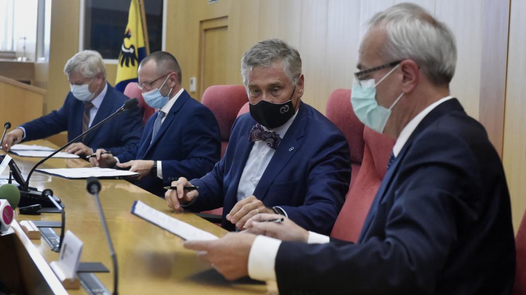 Moravskoslezský kraj má podepsanou koaliční dohodu. Na spolupráci se dohodli zástupci hnutí ANO, ODS kandidující společně s TOP 09, lidovci a ČSSD