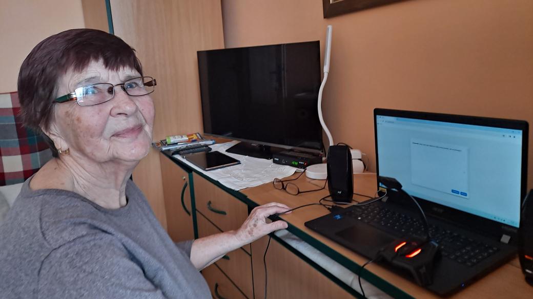 82letá Anna Vítková při rozhovoru s umělou inteligencí