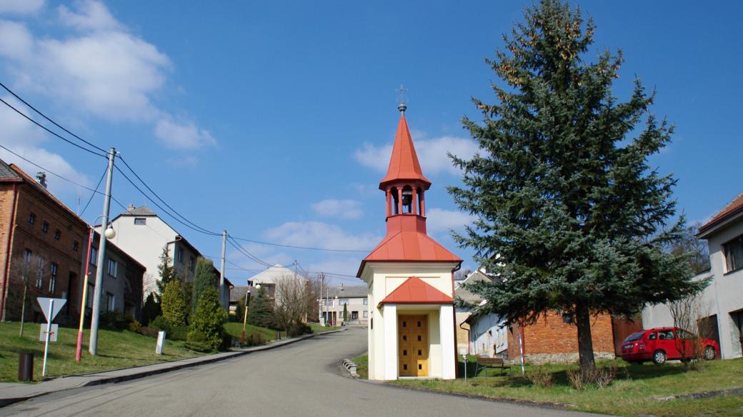 Centrum vesnice s kaplí