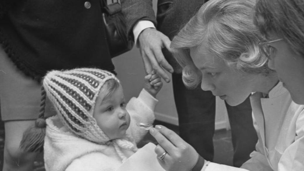 Ilustrační foto (očkování proti dětské obrně v SRN v roce 1967, autor Jens Gathmann)