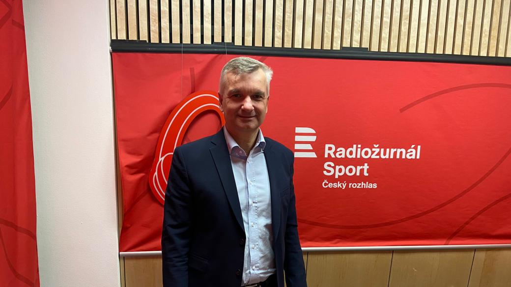 Školní inspektor Tomáš Zatloukal ve studiu Radiožurnálu Sport