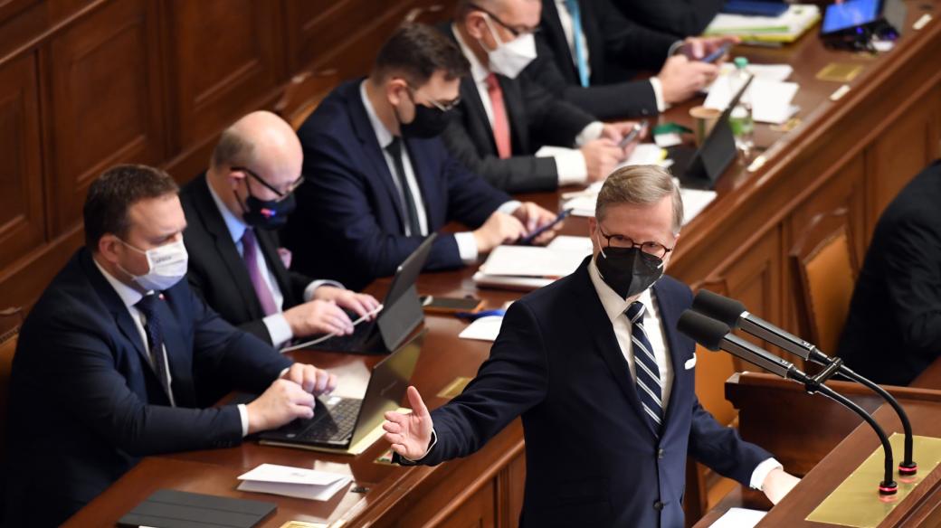 Premiér Petr Fiala hovoří na schůzi Sněmovny