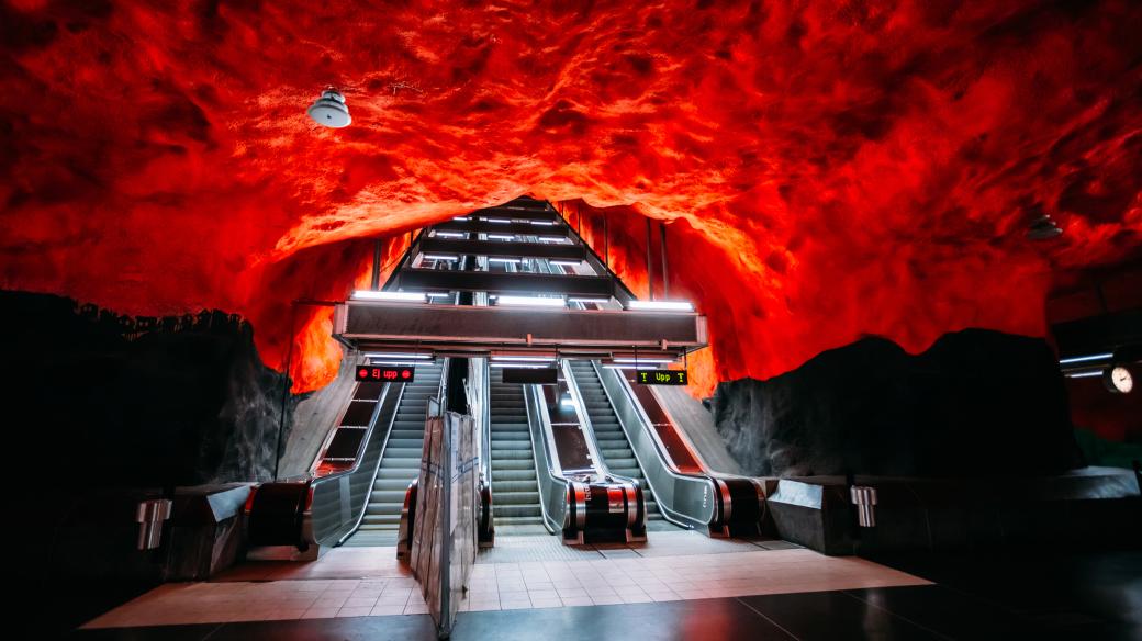 Jedno z nejkrásnějších meter najdete ve švédském Stockholmu. Stanice navrhovali umělci