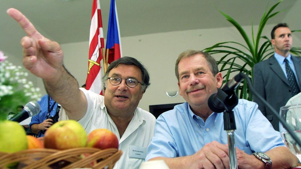 Bohuslav Blažek (vlevo) a Václav Havel v roce 2002