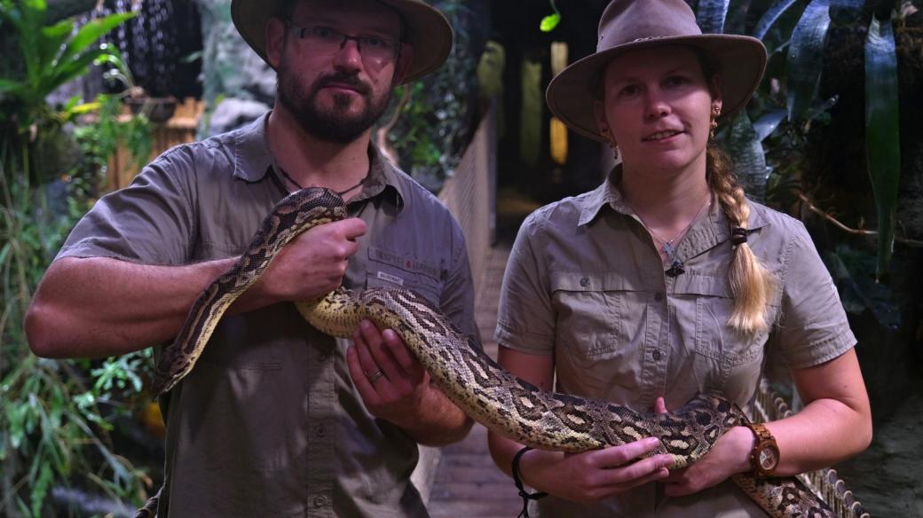 Průvodci pořadu Pojďte s námi za zvířaty jsou Martin Maláč a Simona Kubičková