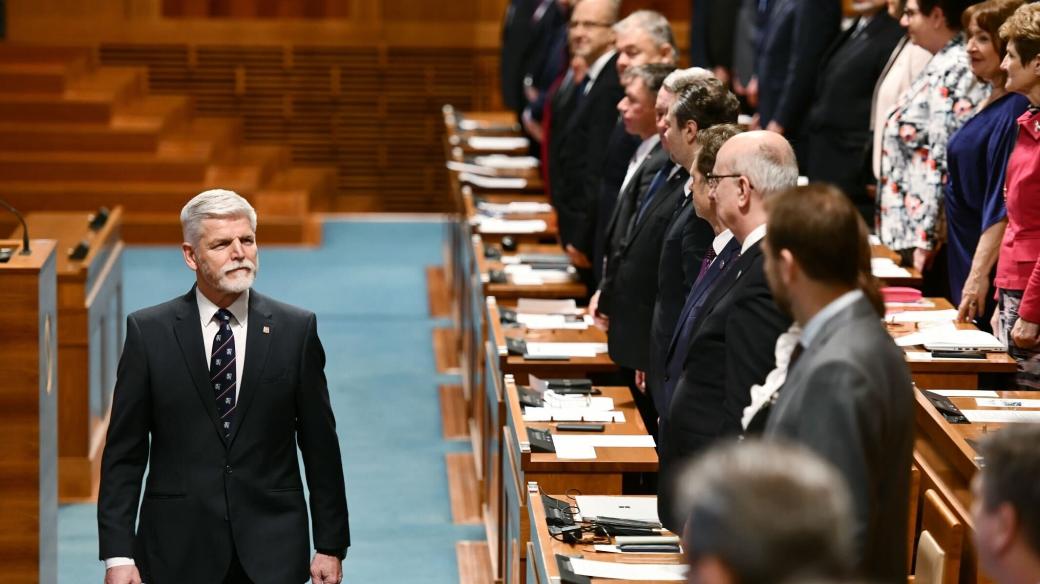 Prezident Petr Pavel přichází na zasedání Senátu