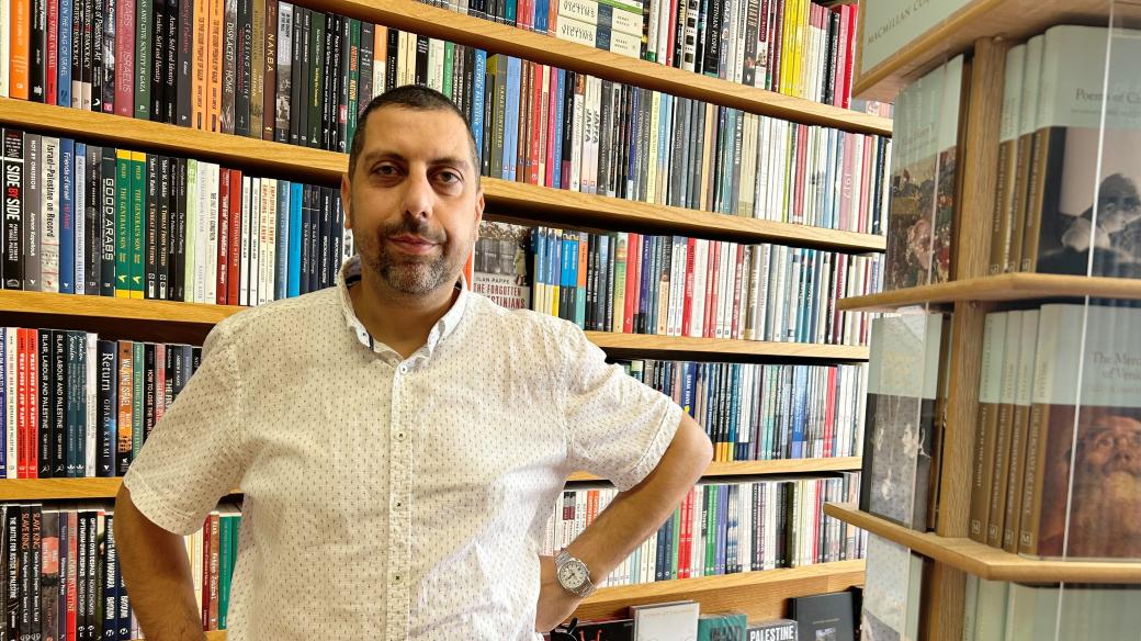 Mahmúd vede knihkupectví, které před 40 lety založil jeho otec