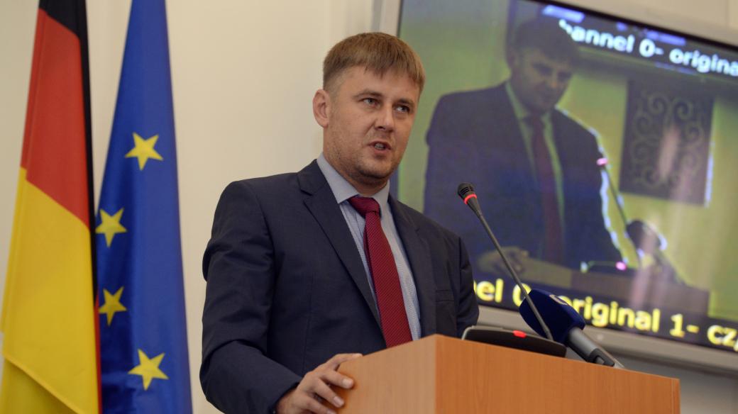 ČSSD nominuje do funkce ministra zahraničí náměstka Tomáše Petříčka.
