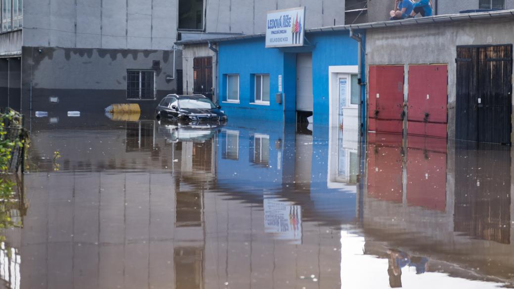 Český Krumlov zasáhla v noci na čtvrtek blesková povodeň, z koryta se vylila řeka Polečnice