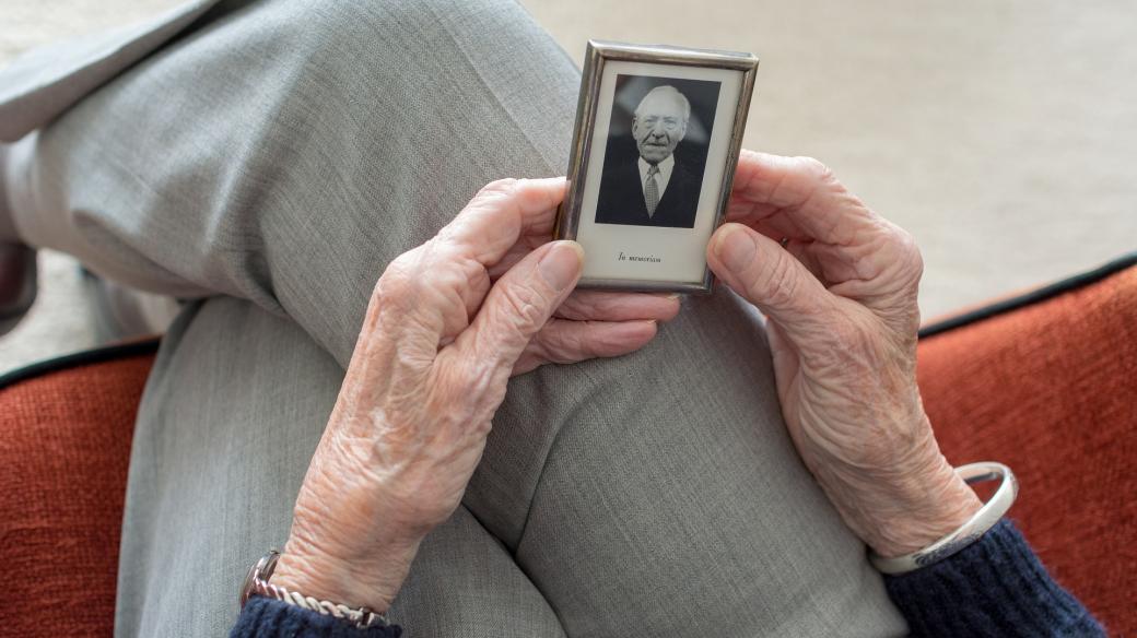 Lidé s Alzheimerovou nemocí si často lépe vybavují dávnější vzpomínky (ilustrační foto)