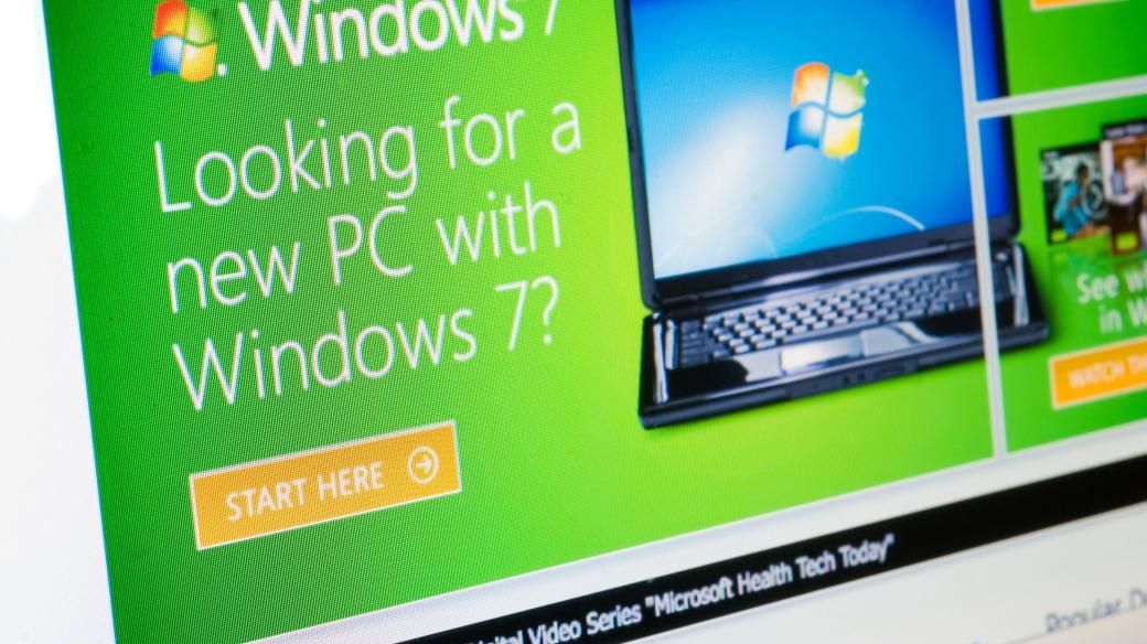 Každý třetí počítač na světě v současnosti funguje na operačním systému Windows 7. Jenže Microsoft už zhruba za půl roku stáhne tento systém z trhu