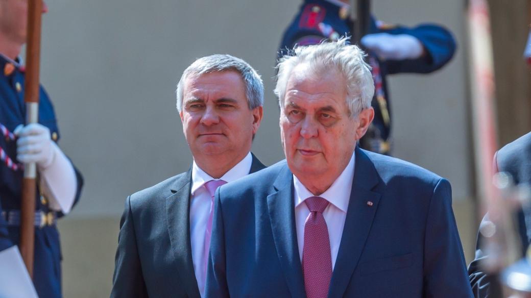 Prezident Miloš Zeman (vpravo) se svým kancléřem Vratislavem Mynářem