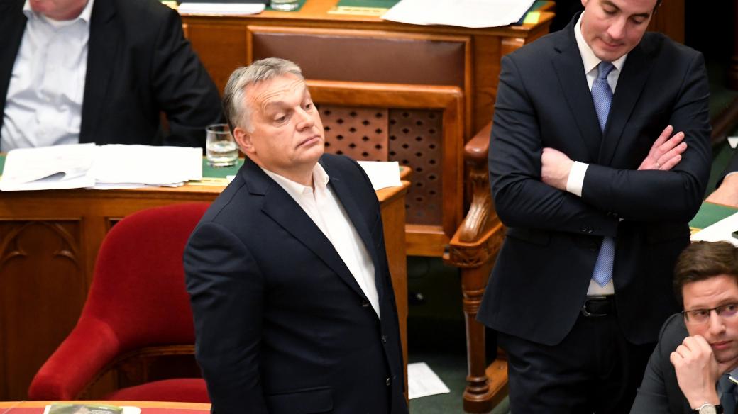 Maďarský premiér Viktor Orbán při středečním hlasování v parlamentu