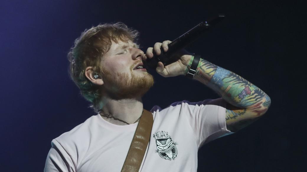 Britský hudebník Ed Sheeran během koncertu v portugalském Lisabonu v červnu 2019