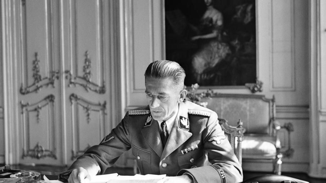 Státní tajemník Karl Hermann Frank v Habsburském sále na Pražském hradě 7. 10. 1941