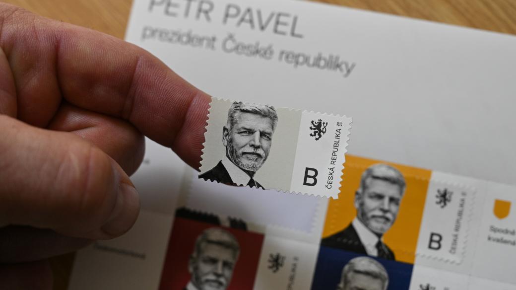 Nový aršík poštovních známek s portrétem prezidenta Petra Pavla