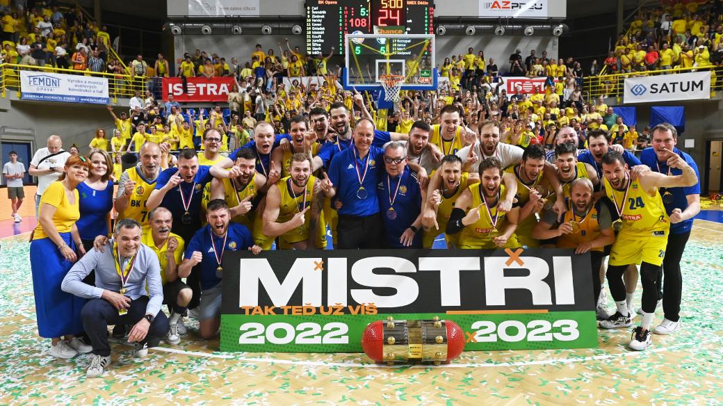 Basketbalisté Opavy slaví mistrovský titul