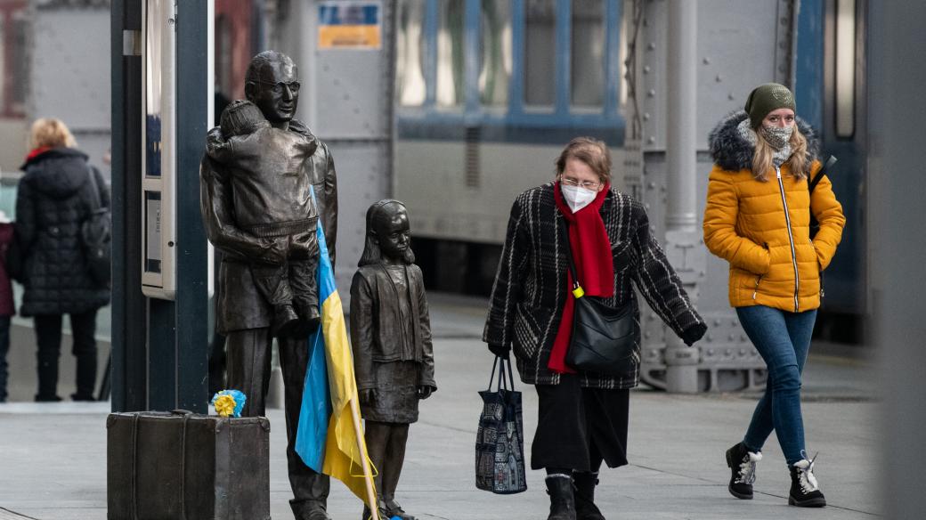 Ukrajinští uprchlíci na Hlavním nádraží v Praze.