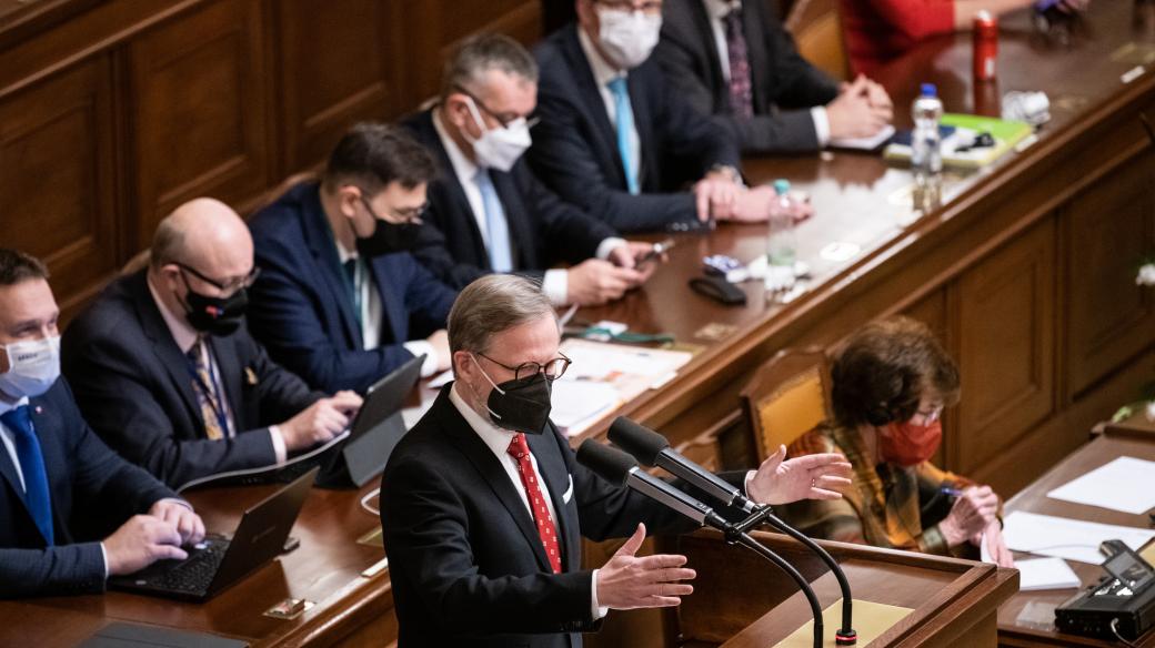 Petr Fiala při pokračující schůzi Poslanecké sněmovny ČR.