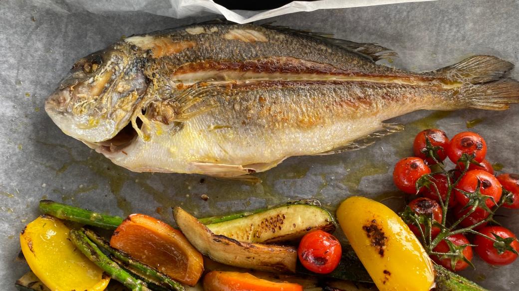 Ryba na grilu je nejčastější pochoutkou a Chorvaté ji umějí skvěle připravit