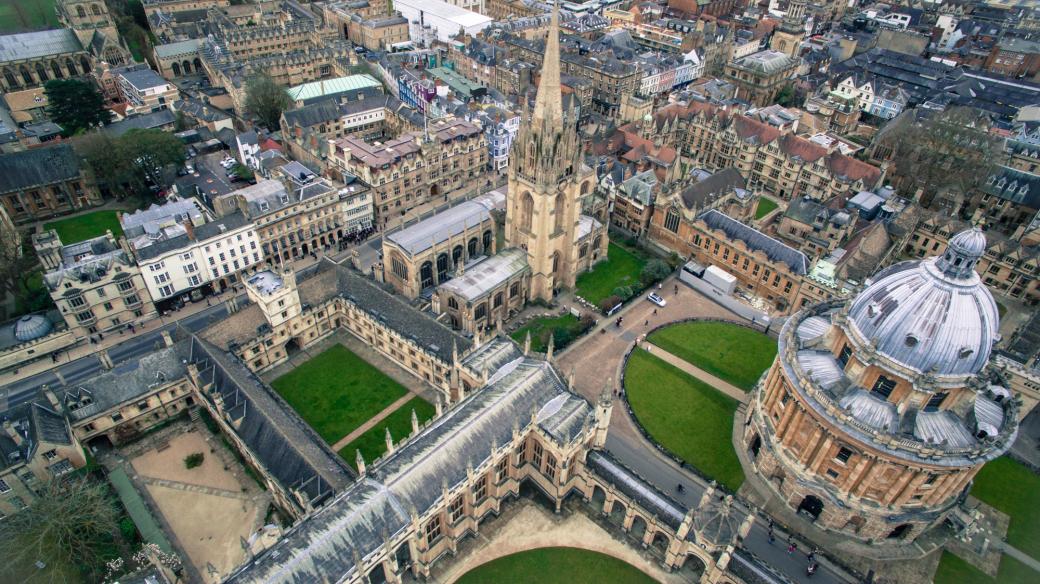 Oxfordská univerzita v Oxfordu, poblíž Londýna ve Velké Británii