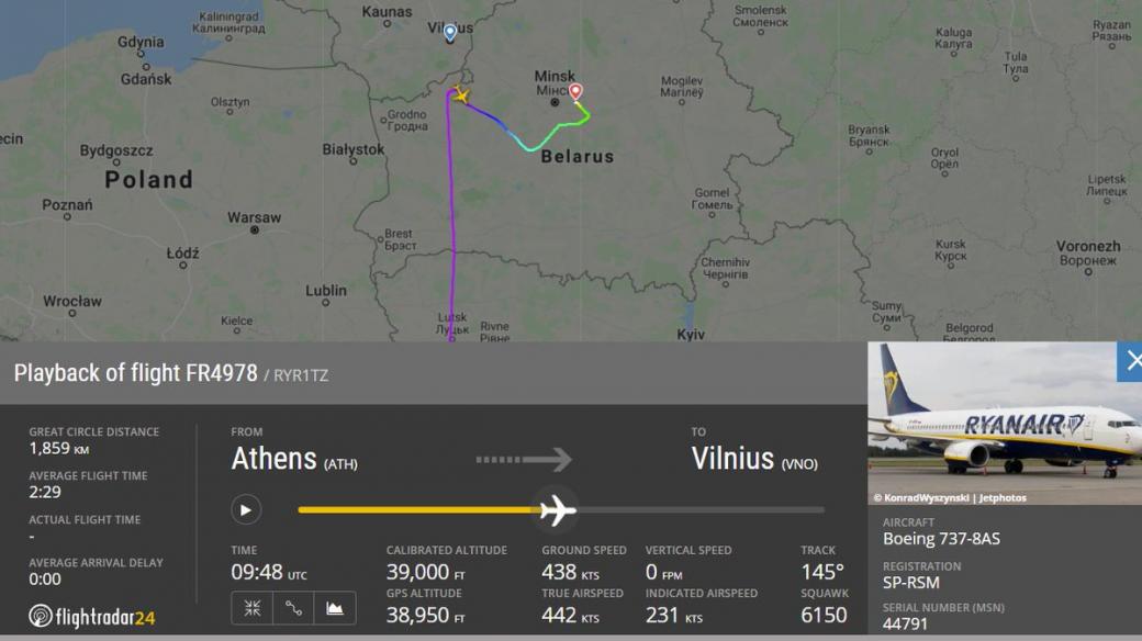 Letadlo společnosti Ryanair letící z Atén do Vilniusu v neděli neočekávaně přistálo na letišti v Minsku, kam ho doprovodily běloruské stíhačky. Důvodem měl být signál z Běloruska o bombě na palubě letadla. Ta nebyla nalezena.