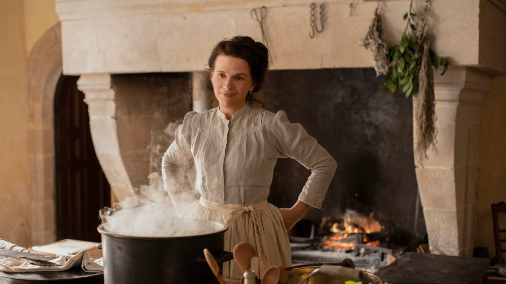 Juliette Binoche jako Eugénie ve snímku Umění jíst a milovat