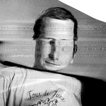 Scéna s Mikem Cornerem