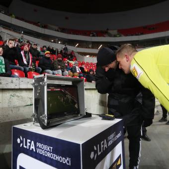 VAR výrazně zasahuje do fotbalových utkání, i v české fotbalové lize