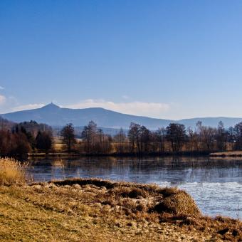 Chrastenský rybník na řece Ploučnici u Osečné v Podještědí