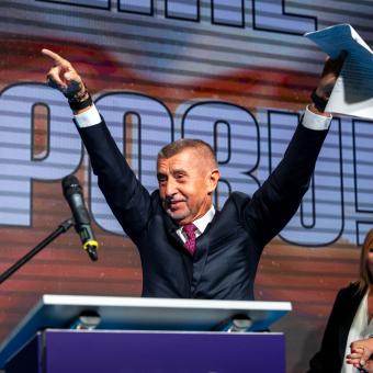 Volební štáb hnutí ANO. Zleva předseda Andrej Babiš, místopředseda Karel Havlíček a místopředsedkyně Alena Schillerová na tiskové konferenci