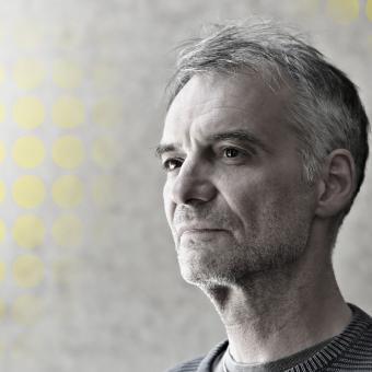 Molière: Lakomec. Ivan Trojan v titulní roli slavné komedie, ve které jde o peníze až v první řadě