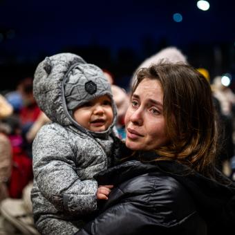 Ukrajinské ženy a děti na cestě do bezpečí