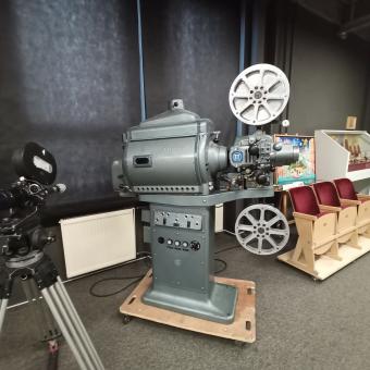 Dobová filmovací technika v ateliérech ve zlínském Kudlově