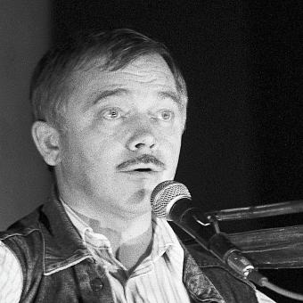 Karel Kryl na koncertě exilových zpěváků Konečně doma v plzeňském lochotínském amfiteátru, , 1990