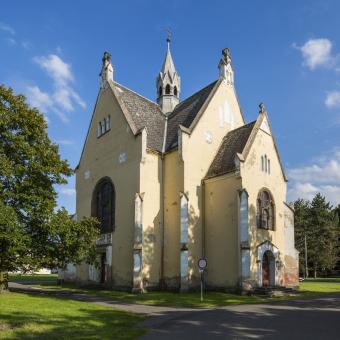 Katolický Kostel sv. Josefa v Předlicích, postaven 1906 arch. Matěj Blecha, neogotika ovlivněna dobovou secesí