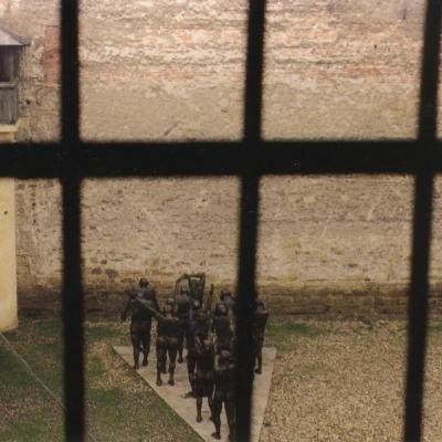 Pohled z cely bývalé věznice, v níž byli v 50. letech koncentrováni političtí vězni