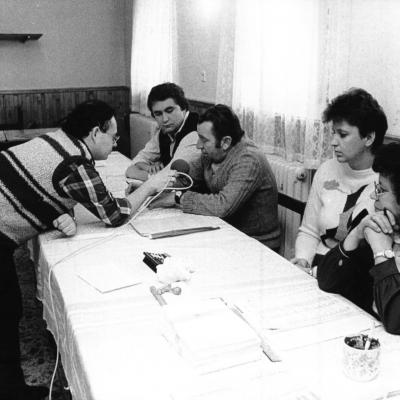 Ilustrační foto (reportáž z komunálních voleb, 24. 11. 1990).jpg