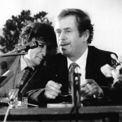 Michael Žantovský a Václav Havel (29. 1. 1990).jpg