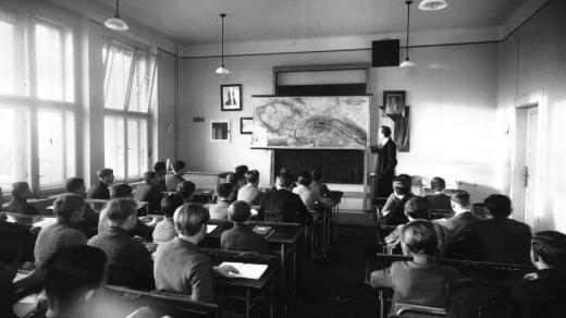 Posluchači školského rozhlasu (Český Brod, 1936).jpg