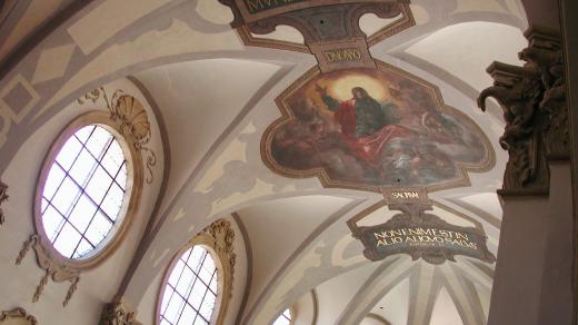 Současný největší pražský evangelický kostel U Salvátora postavili v letech 1611-1614 německy hovořící luteráni, později byl barokně a rokokově upravován