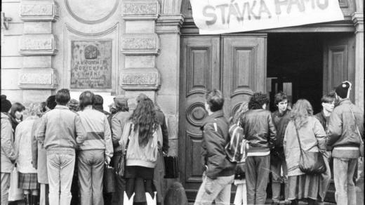 Listopad 1989, stávka studentů