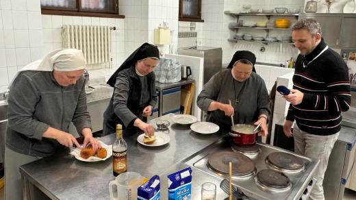 Co vaří milosrdné sestry sv. Kříže na biskupství v Hradci Králové v postním období?