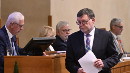 Ministr financí Zbyněk Stanjura na schůzi Senátu