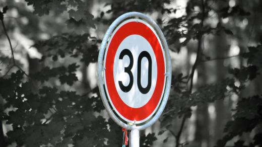 Maximální povolená rychlost 30 km/h