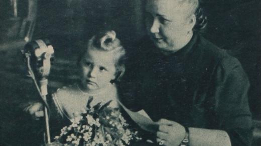 Marta Gottwaldová s vnučkou Martou Čepičkovou (březen 1949)