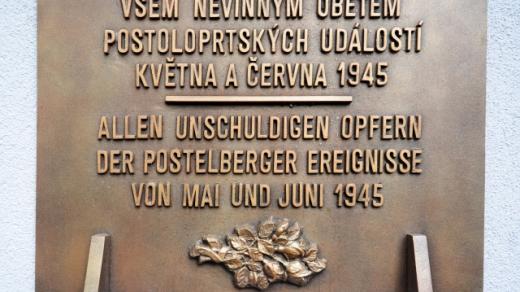 Pamětní deska v Postoloprtech.jpg
