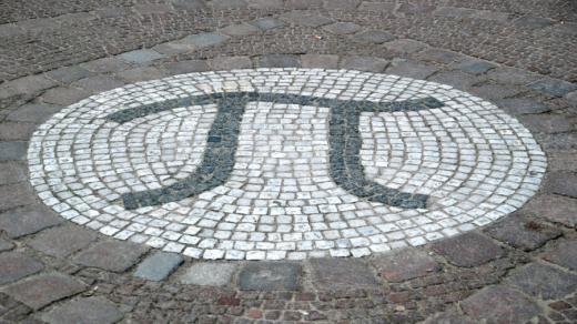 Pí na chodníku v areálu TU Berlín