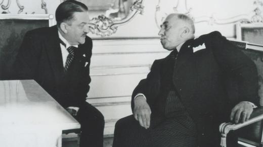 35. Alois Eliáš s prezidentem Emilem Háchou.jpg