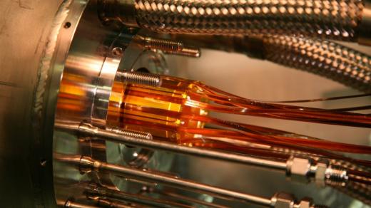 Atomy antivodíku existovaly v magnetické pasti výzkumného zařízení ALPHA téměř dvě desetiny sekundy